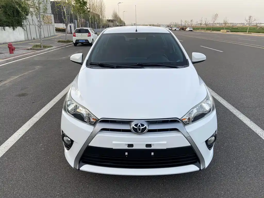 Toyota Yaris L 2014 — фото 2