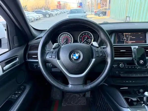 BMW X6 2011