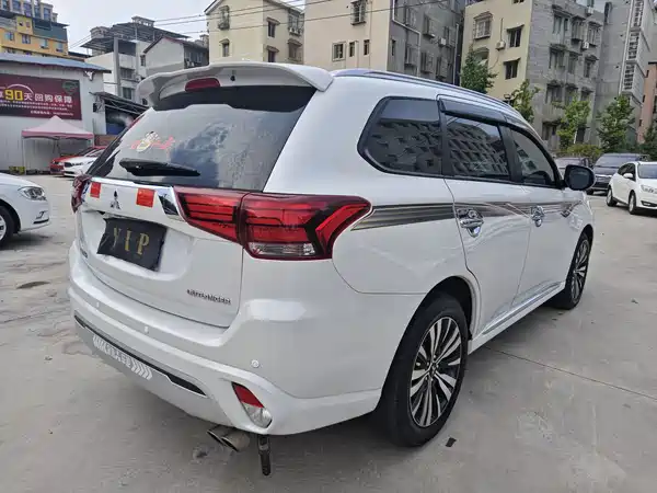 Mitsubishi Outlander 2021