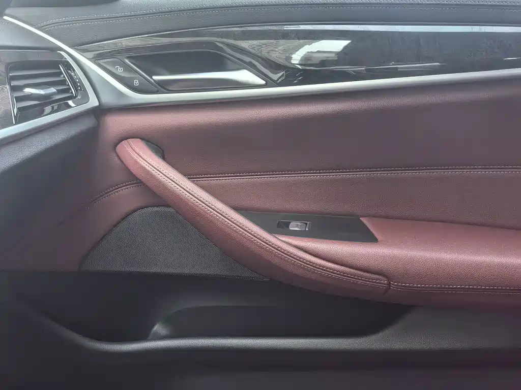 BMW 5 Series New Energy 2021 — фото 12