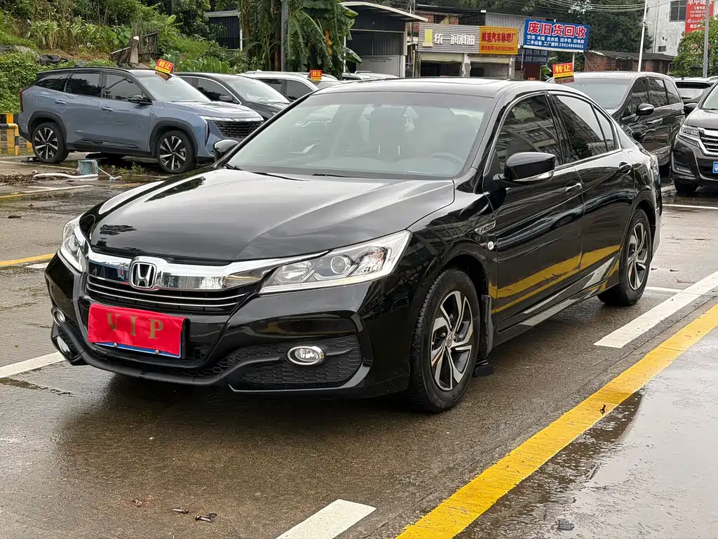 Honda Accord 2018 — фото 1