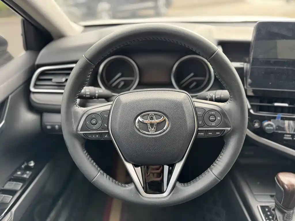 Toyota Camry 2023 — фото 10