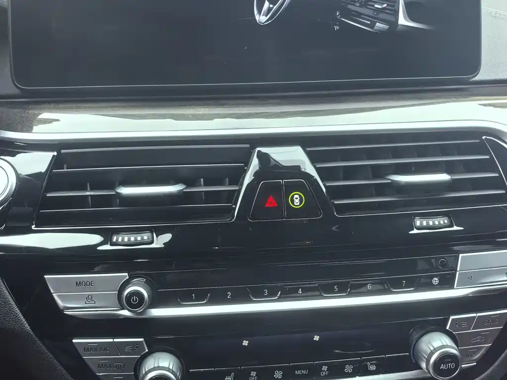 BMW 5 Series New Energy 2021 — фото 13