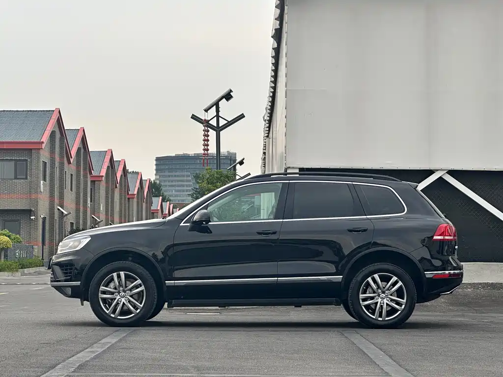 Volkswagen Touareg 2017 — фото 7