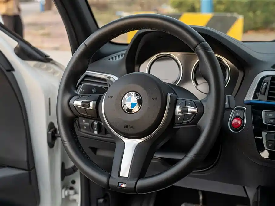 BMW 1 Series 2018 — фото 22