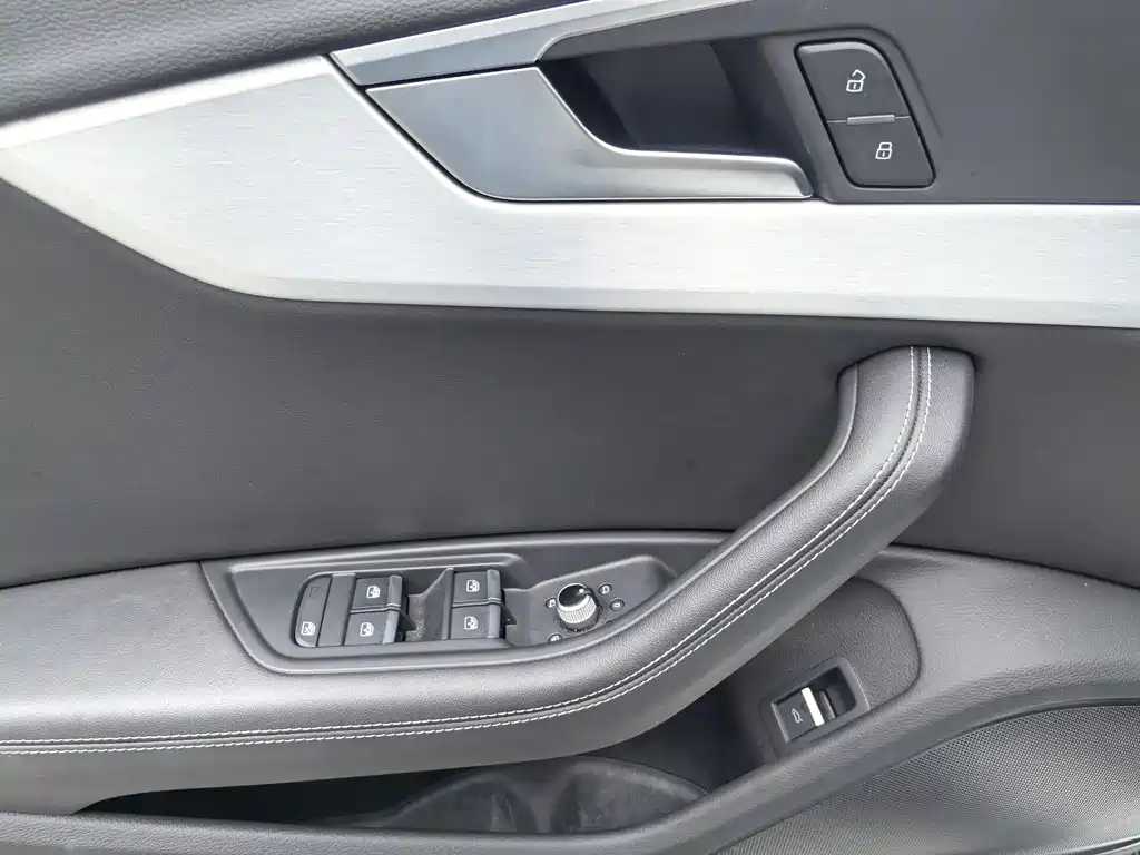 Audi A4L 2023 — фото 14
