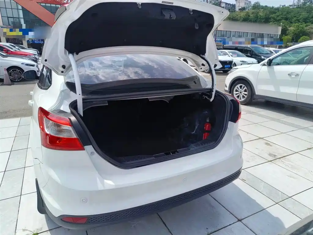 Ford Focus 2014 — фото 19