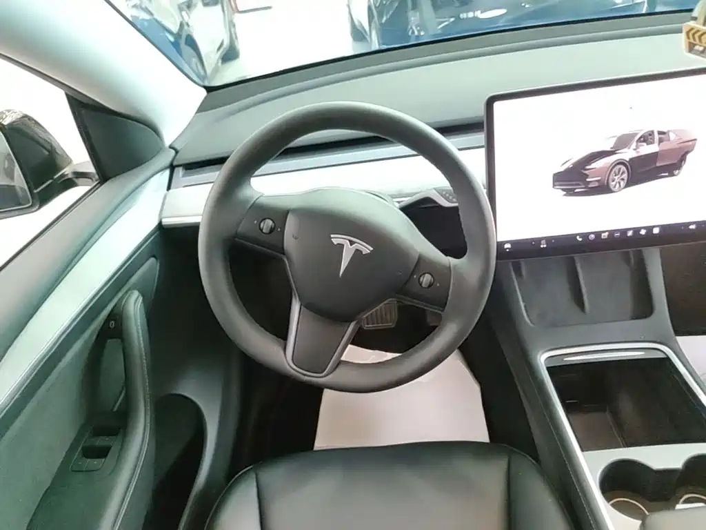Tesla Model Y 2023 — фото 11