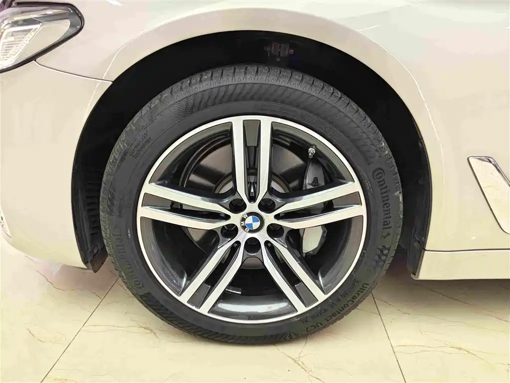 BMW 5 Series 2021 — фото 15