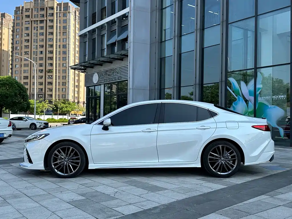 Toyota Camry 2025 — фото 3