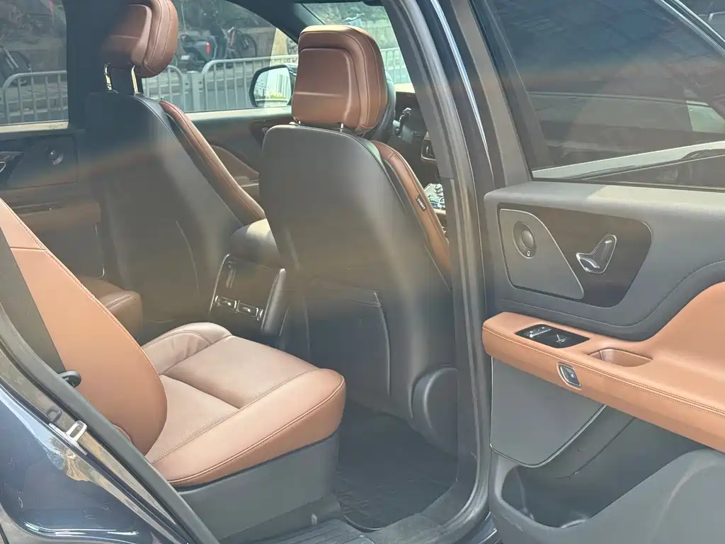 Lincoln Aviator 2023 — фото 11