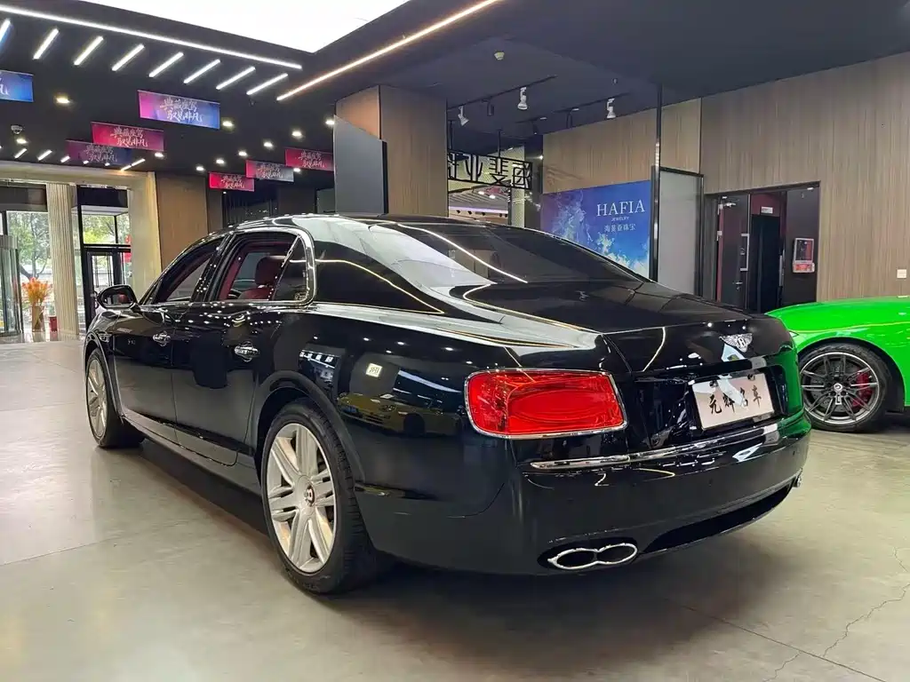 Bentley Flying Spur 2018 — фото 18