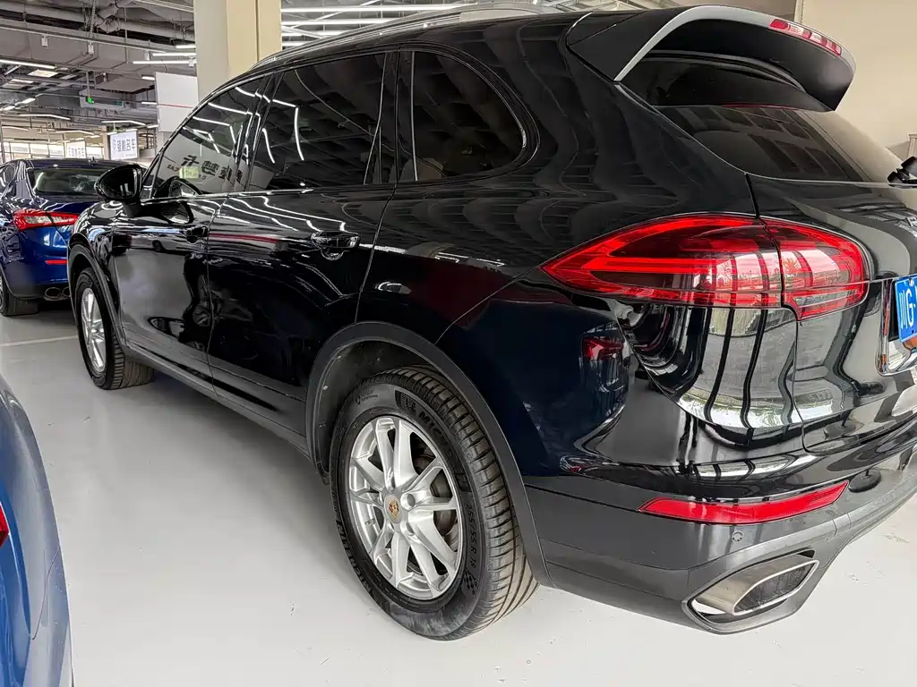 Porsche Cayenne 2017 — фото 14