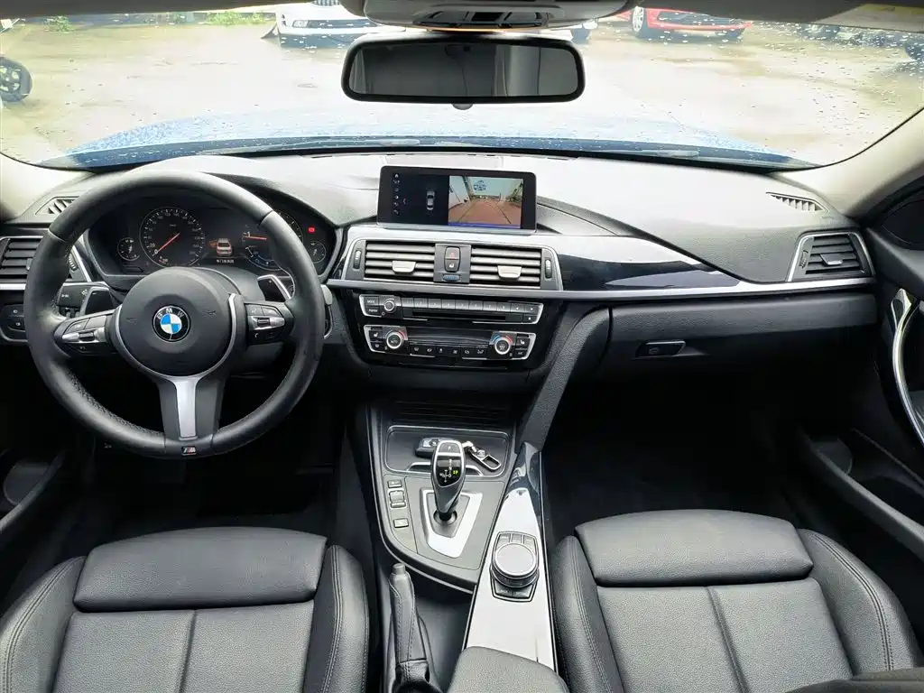 BMW 3 Series 2019 — фото 20