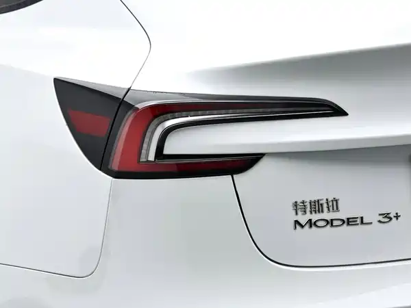 Tesla Model 3 2024