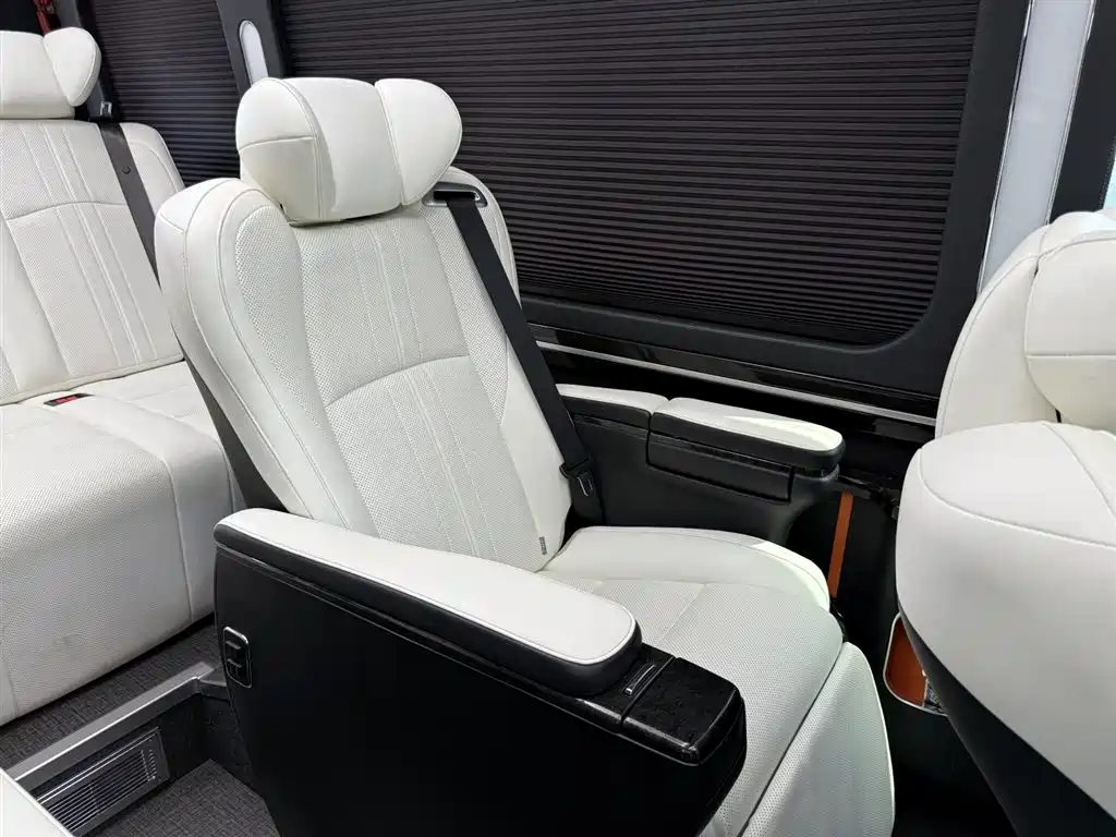 Toyota Coaster 2023 — фото 26