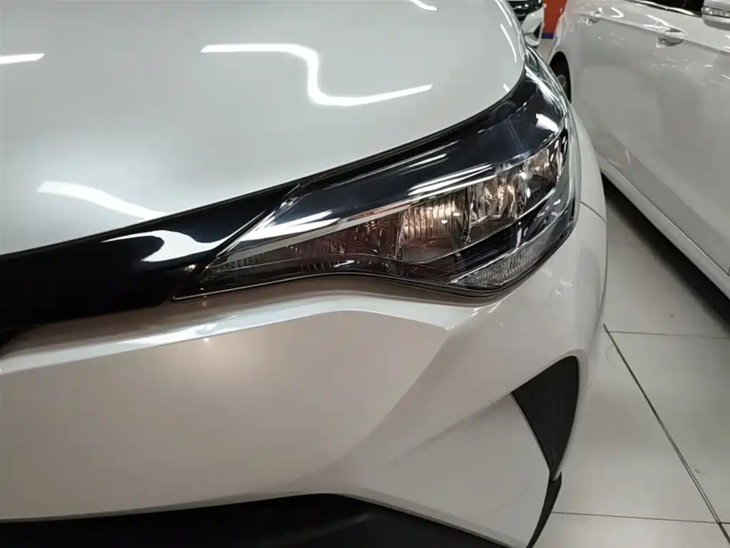 Toyota C-HR 2021 — фото 24