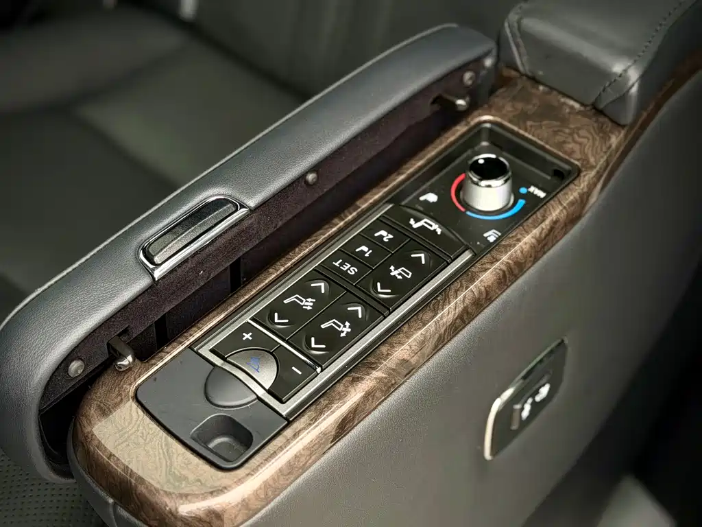 Toyota Vellfire 2022 — фото 11