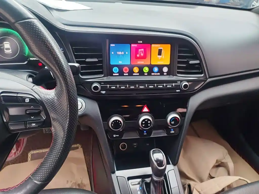 Hyundai Elantra 2019 — фото 13