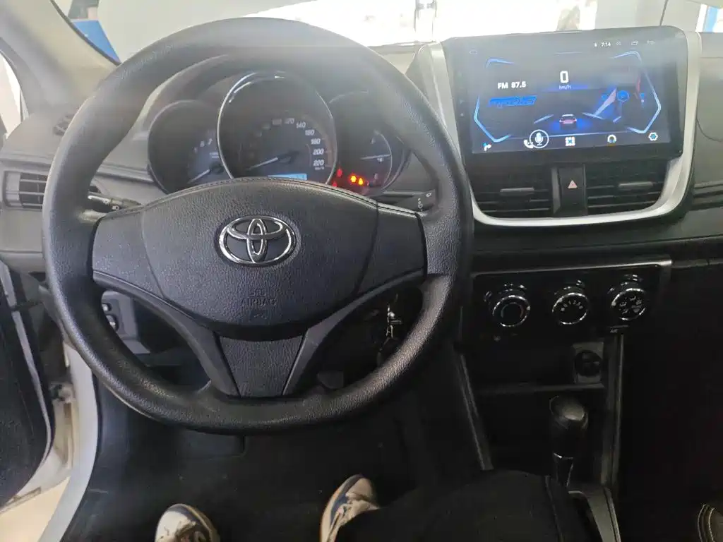 Toyota Yaris L 2020 — фото 6