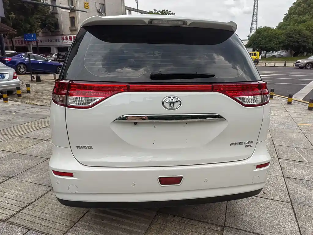 Toyota Previa 2017 — фото 7
