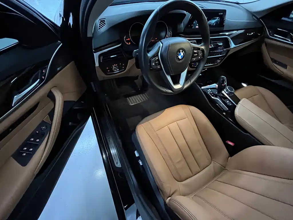 BMW 5 Series 2017 — фото 9