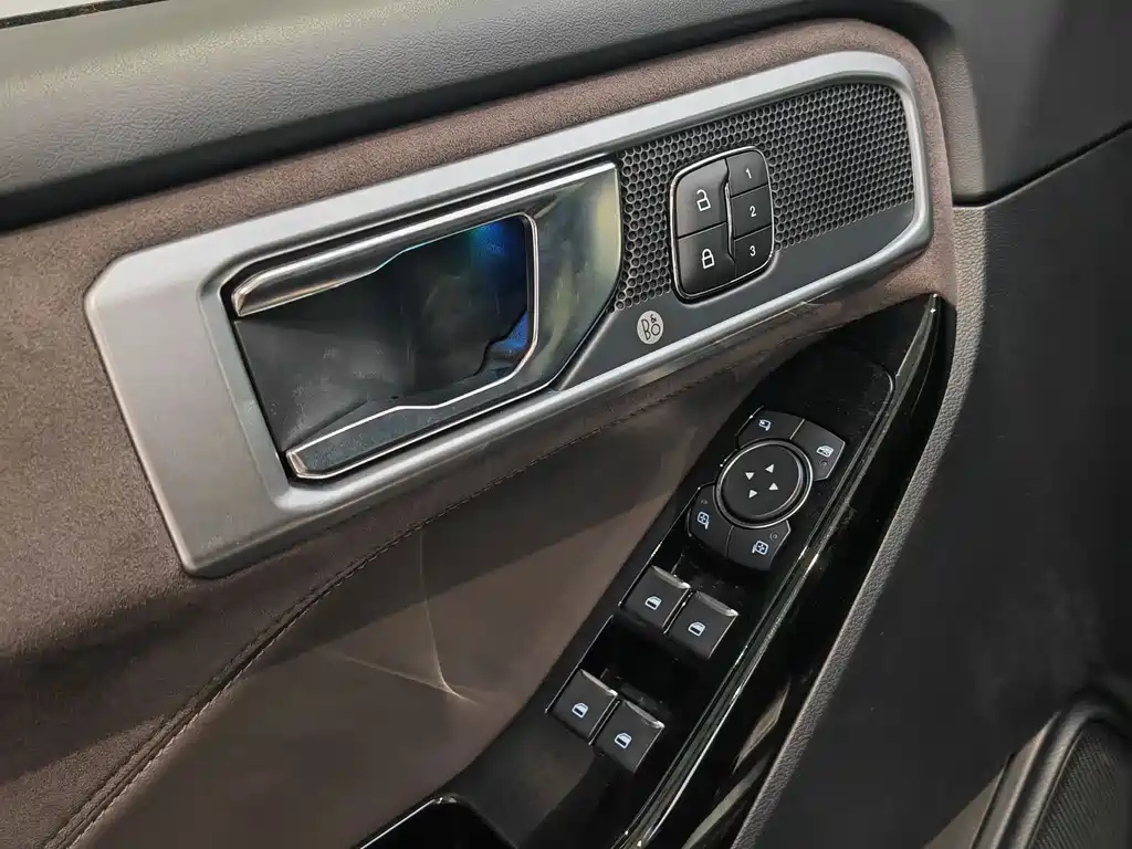 Ford Explorer 2025 — фото 8