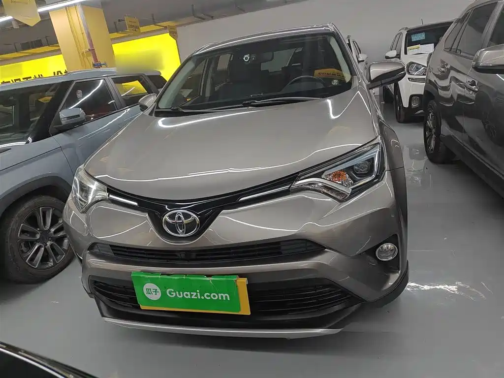 Toyota RAV4 2018 — фото 3