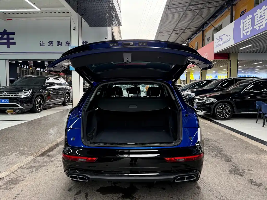 Audi Q5L 2023 — фото 23