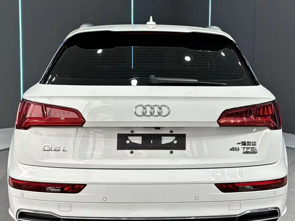 Audi Q5L 2021 — фото 7