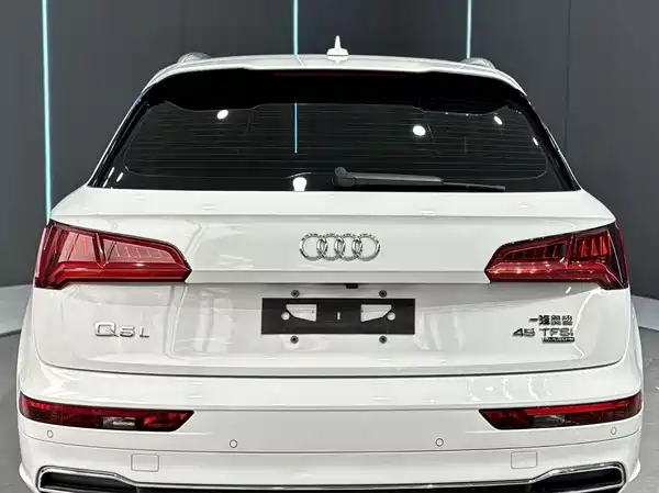 Audi Q5L 2020