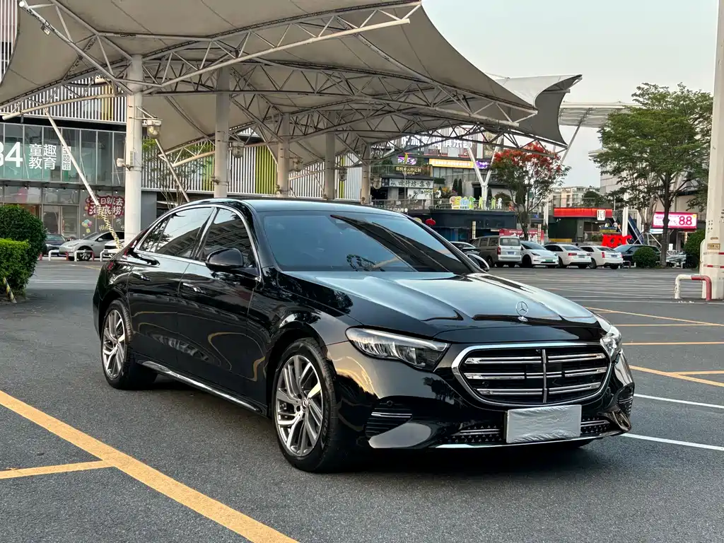 Mercedes-Benz E-Class 2025 — фото 3