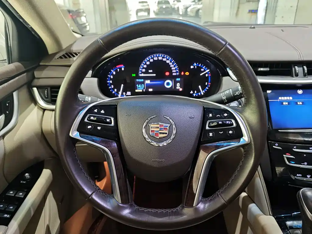 Cadillac XTS 2013 — фото 9