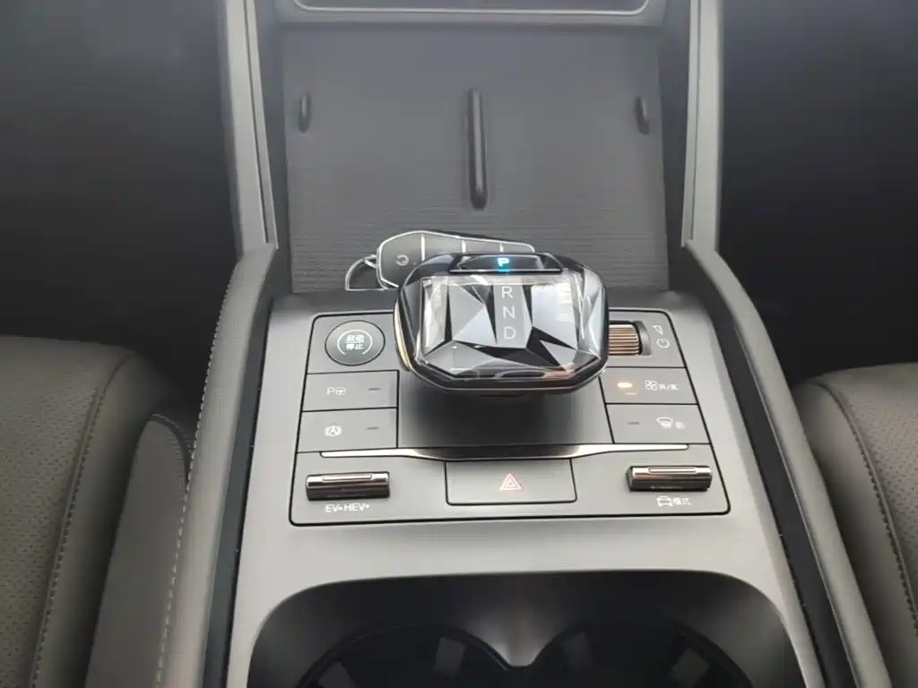 BYD Qin L 2025 — фото 10