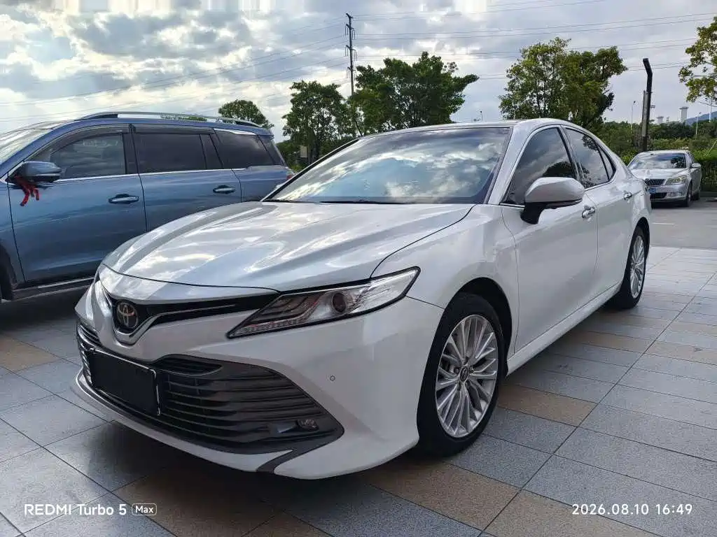 Toyota Camry 2021 — фото 1