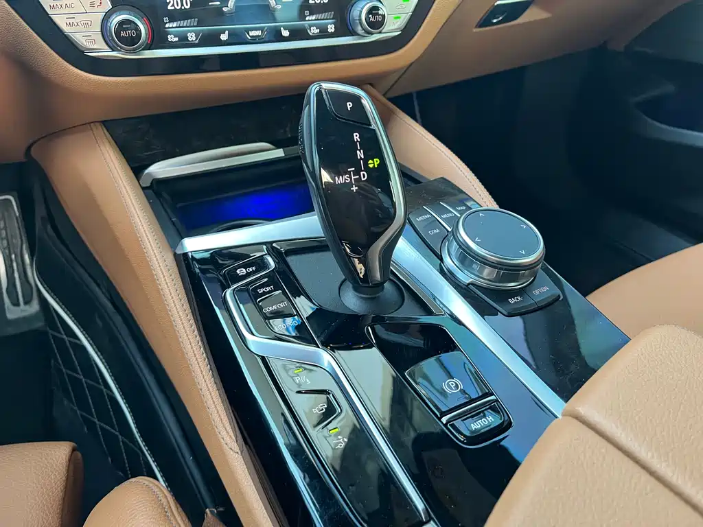 BMW 6 Series GT 2023 — фото 12