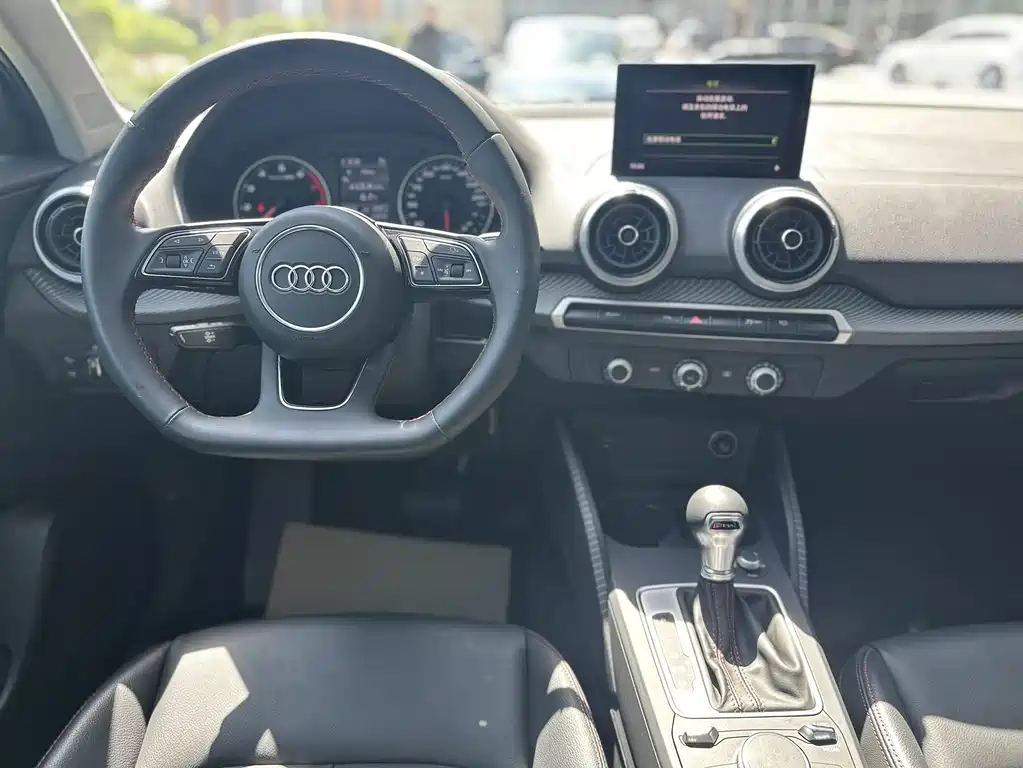 Audi Q2L 2023 — фото 12
