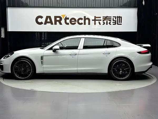 Porsche Panamera 2021