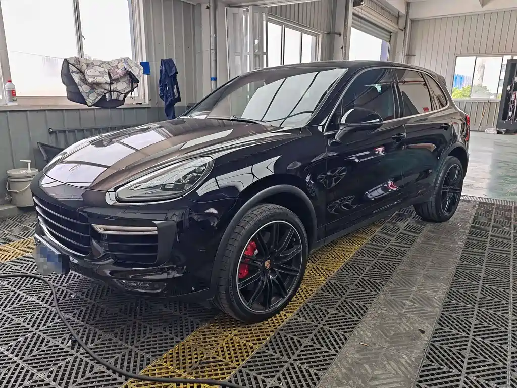 Porsche Cayenne 2015 — фото 1