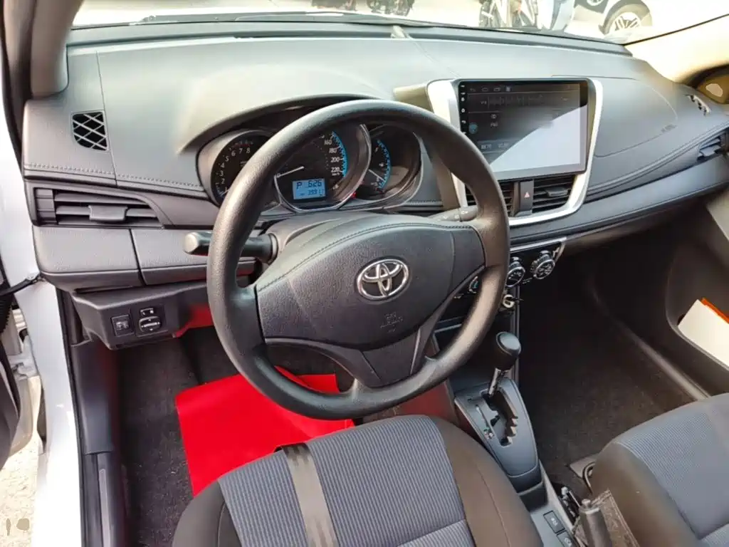 Toyota Yaris L 2018 — фото 10