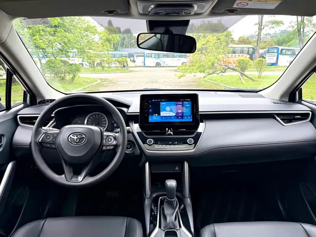 Toyota Corolla Cross 2022 — фото 14