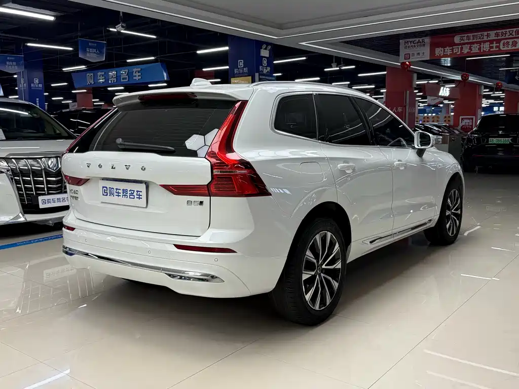 Volvo XC60 2022 — фото 13