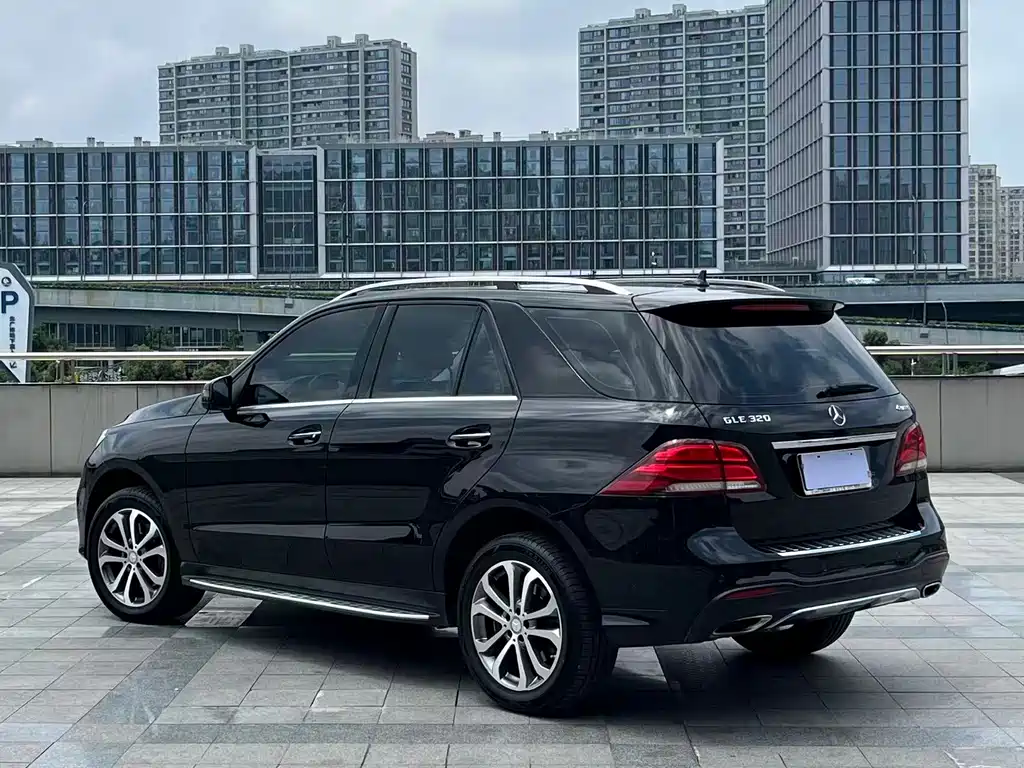 Mercedes-Benz GLE 2016 — фото 16