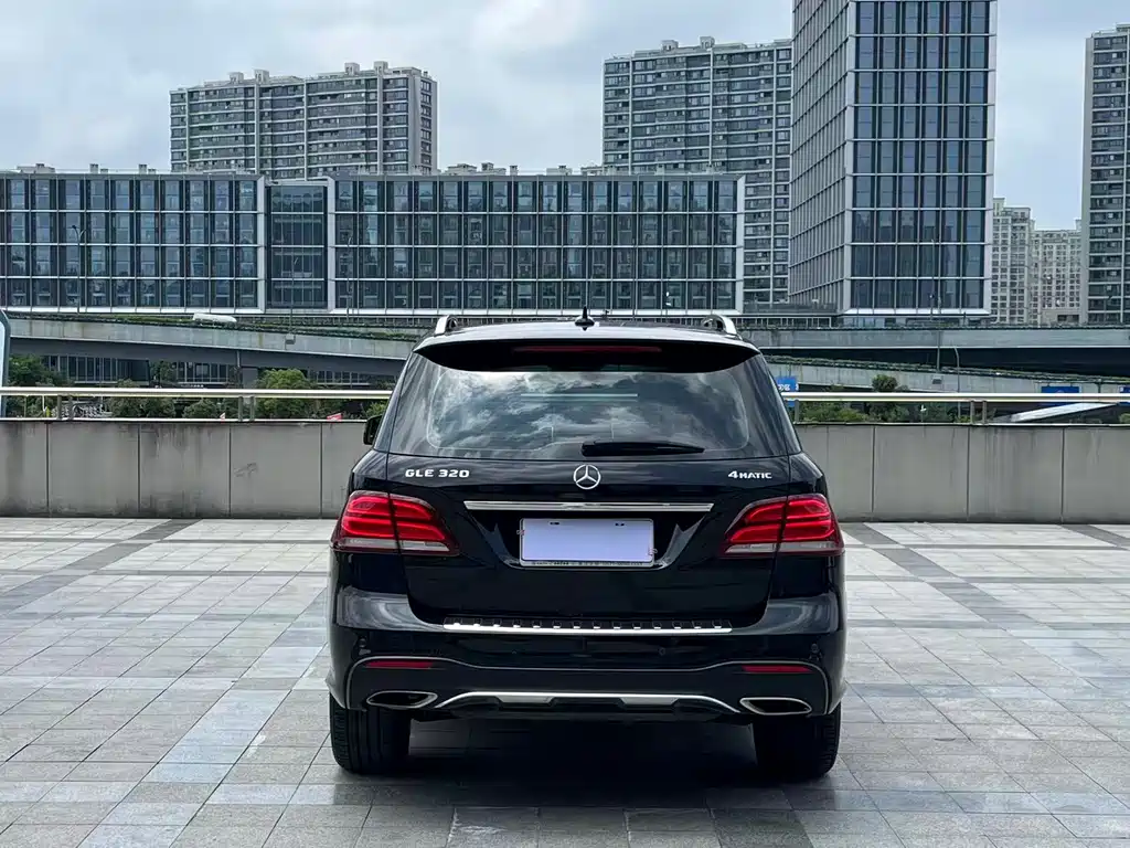 Mercedes-Benz GLE 2016 — фото 18