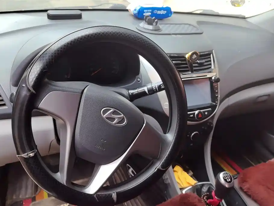 Hyundai Verna 2016 — фото 13