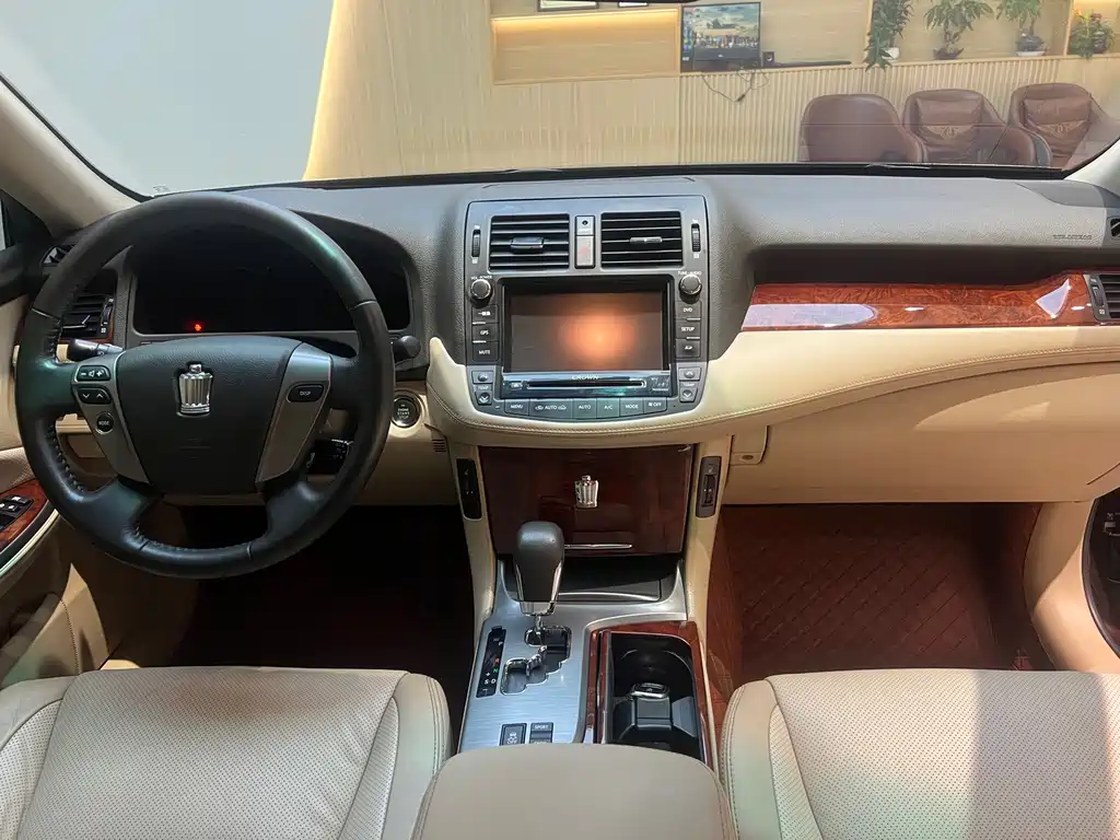 Toyota Crown 2013 — фото 24