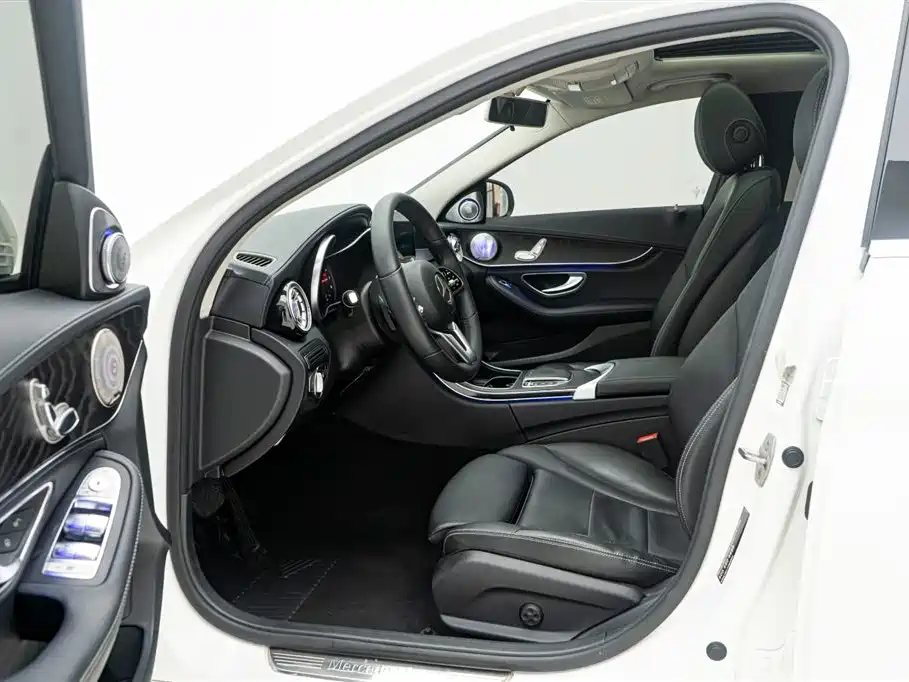 Mercedes-Benz C-Class 2019 — фото 17