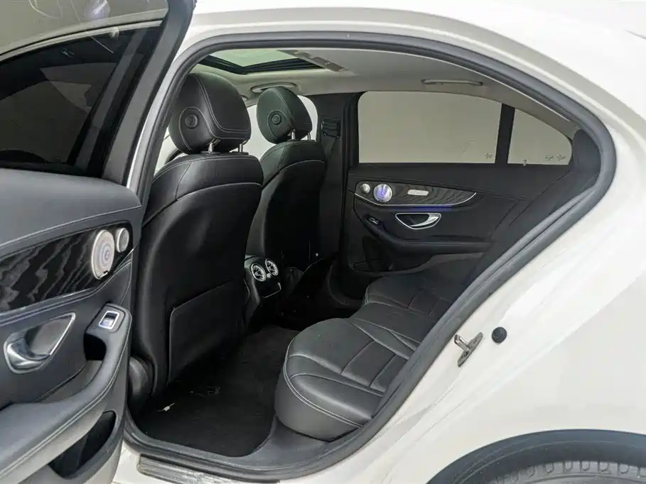 Mercedes-Benz C-Class 2019 — фото 18