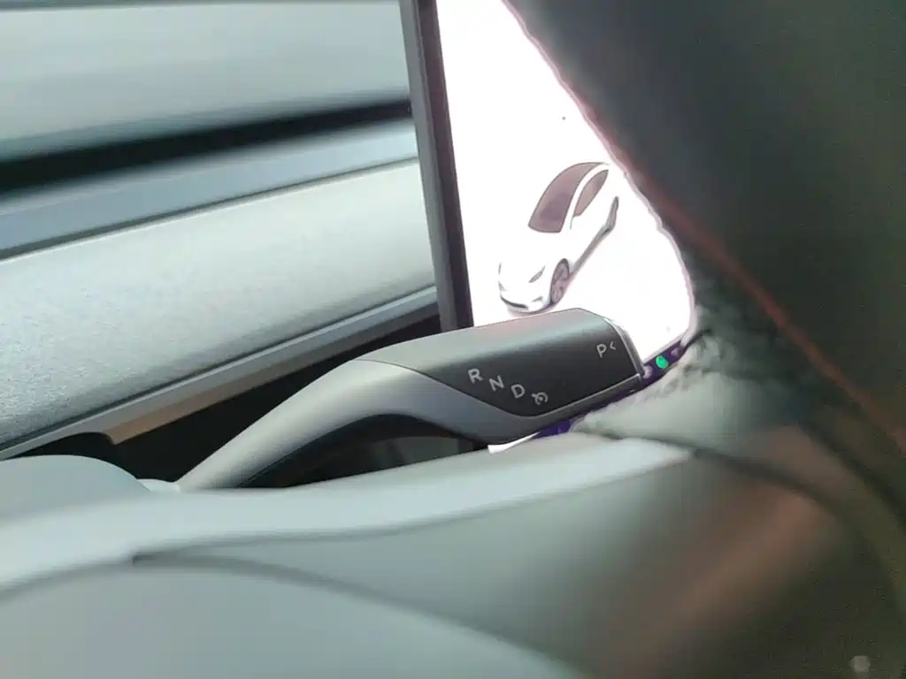 Tesla Model Y 2023 — фото 14