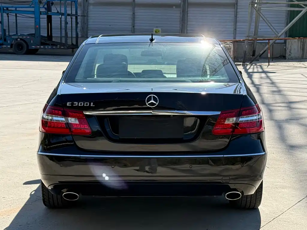 Mercedes-Benz E-Class 2010 — фото 5